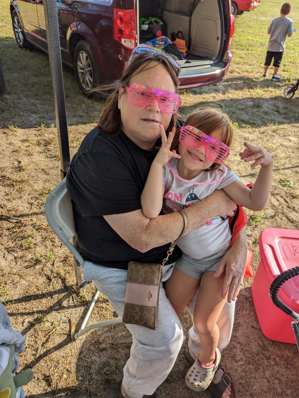 PHOTO: Daughter Brittany Harvill and Lisa Pisano_1
Lisa Pisano, 54, has become the first person to ever undergo a combined heart pump and pig kidney transplant operation. Pictured: Pisano (right) with her daughter, Brittany Havill (left), date unknown.