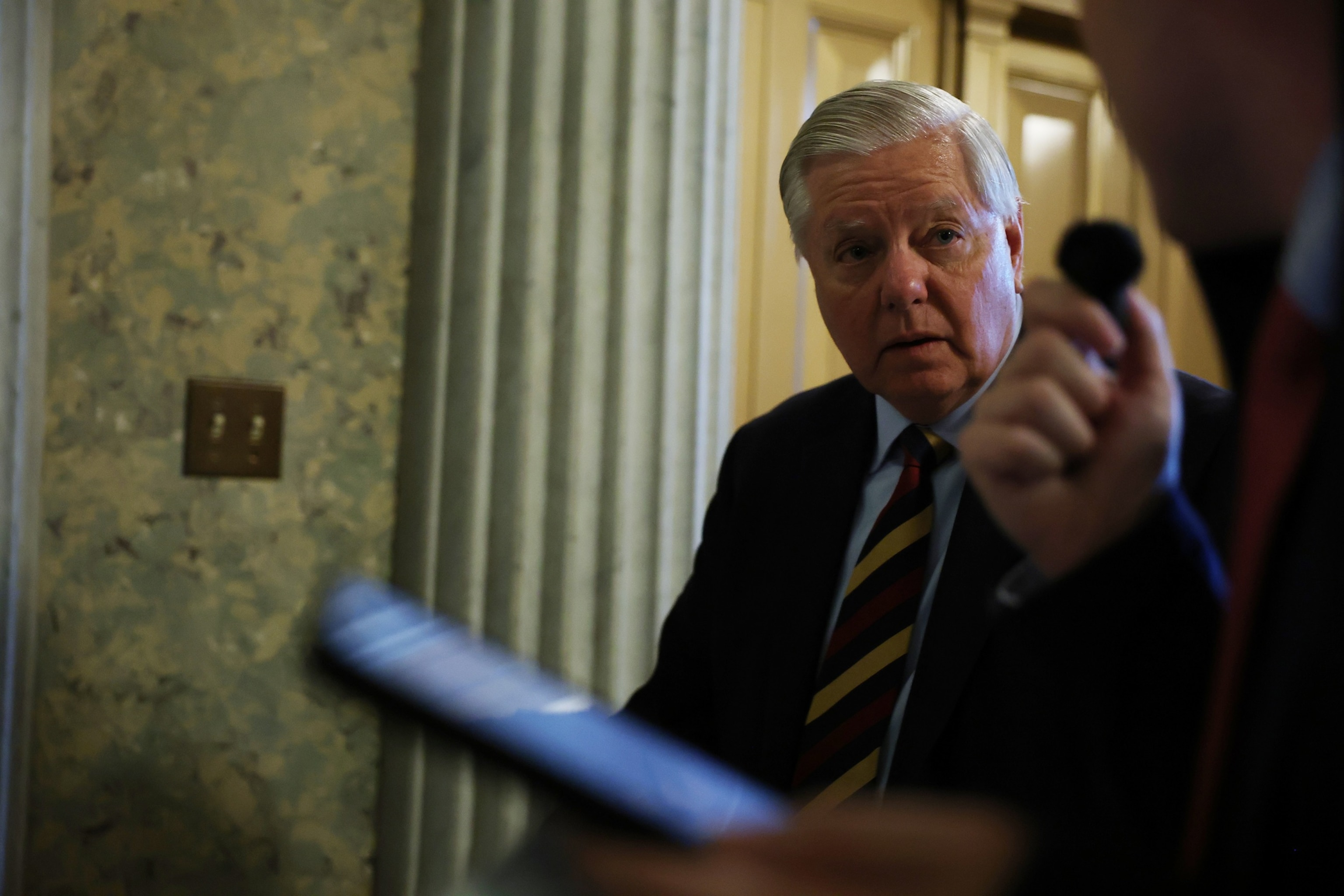 फोटो: शटडाऊन सुरू असताना खासदार कॅपिटल हिलवर काम करत आहेत