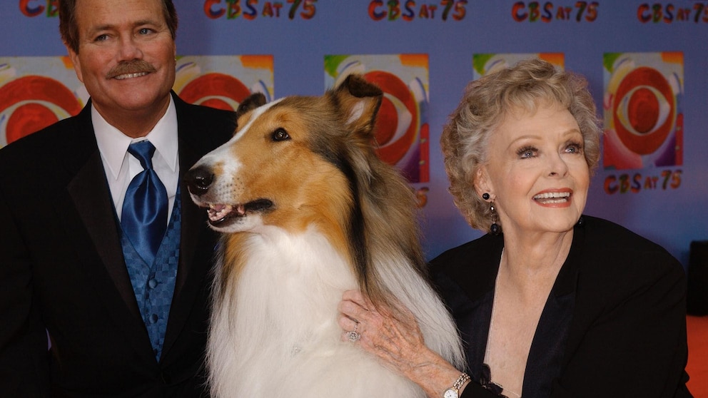 June Lockhart, beloved mother figure from 'Lassie' and 'Lost In Space,' dies  at 100 - ABC News
