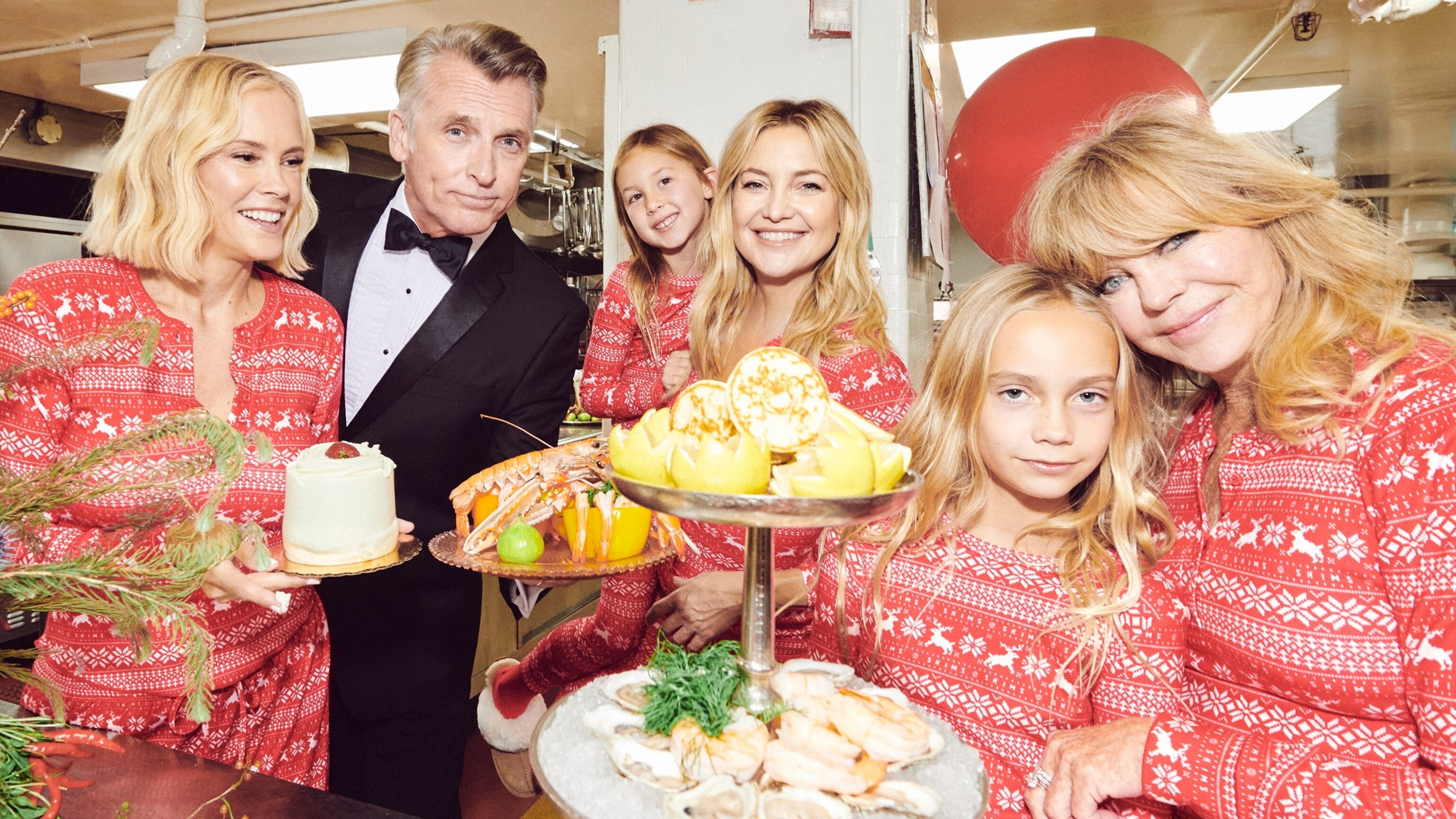 holiday -  holyday ガウン　ホリディ Goldie Hawn, Kate Hudson and family star in new SKIMS holiday