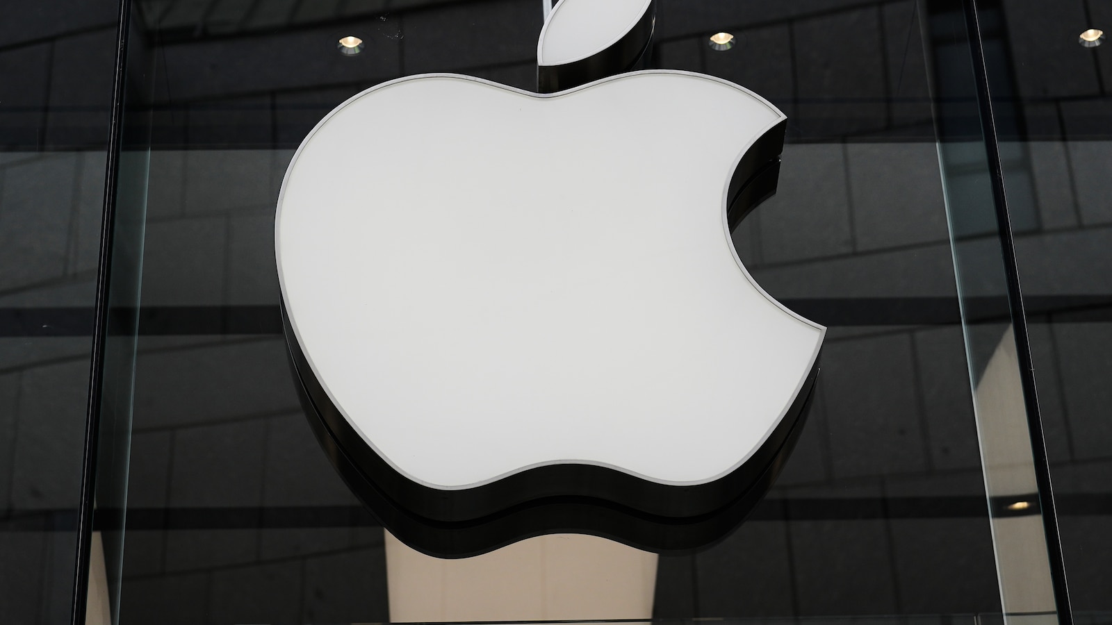 Apple changes Lake Ontario name to Lake America for US users of its Maps