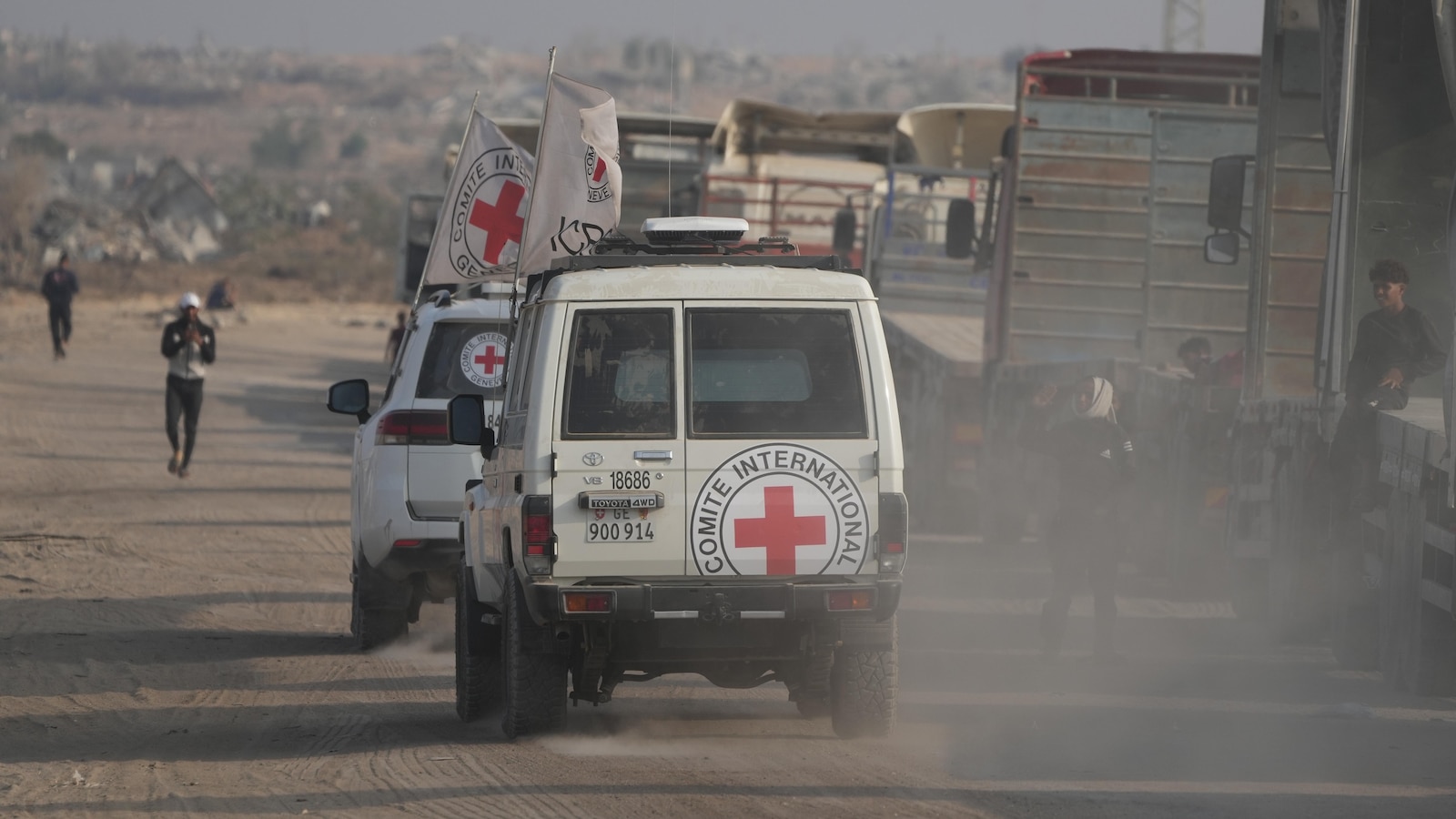 ماذا تعرف عن الرهائن الثلاثة الذين لا تزال رفاتهم في غزة؟ ماذا تعرف عن الرهائن الثلاثة الذين لا تزال رفاتهم في غزة؟