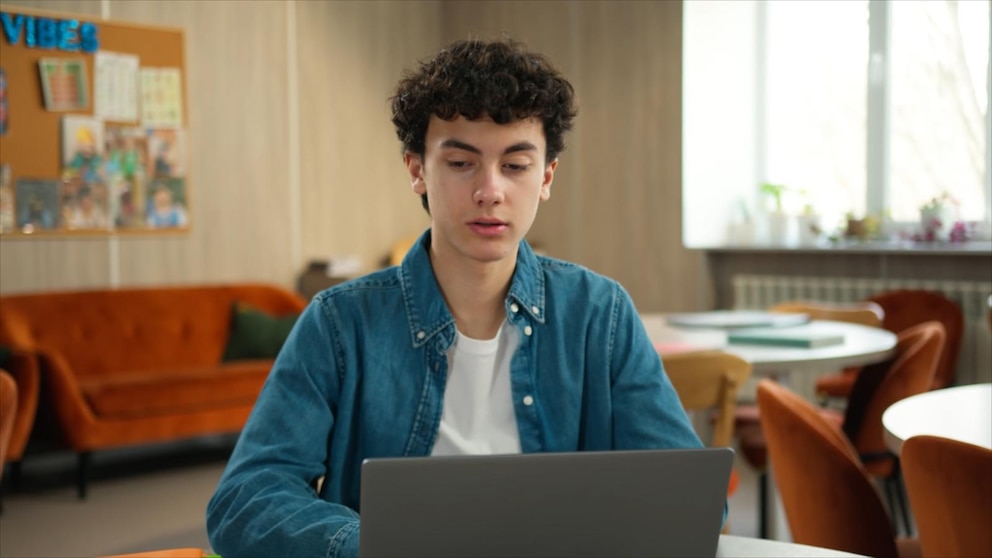 WATCH:  Teens struggle to find summer jobs