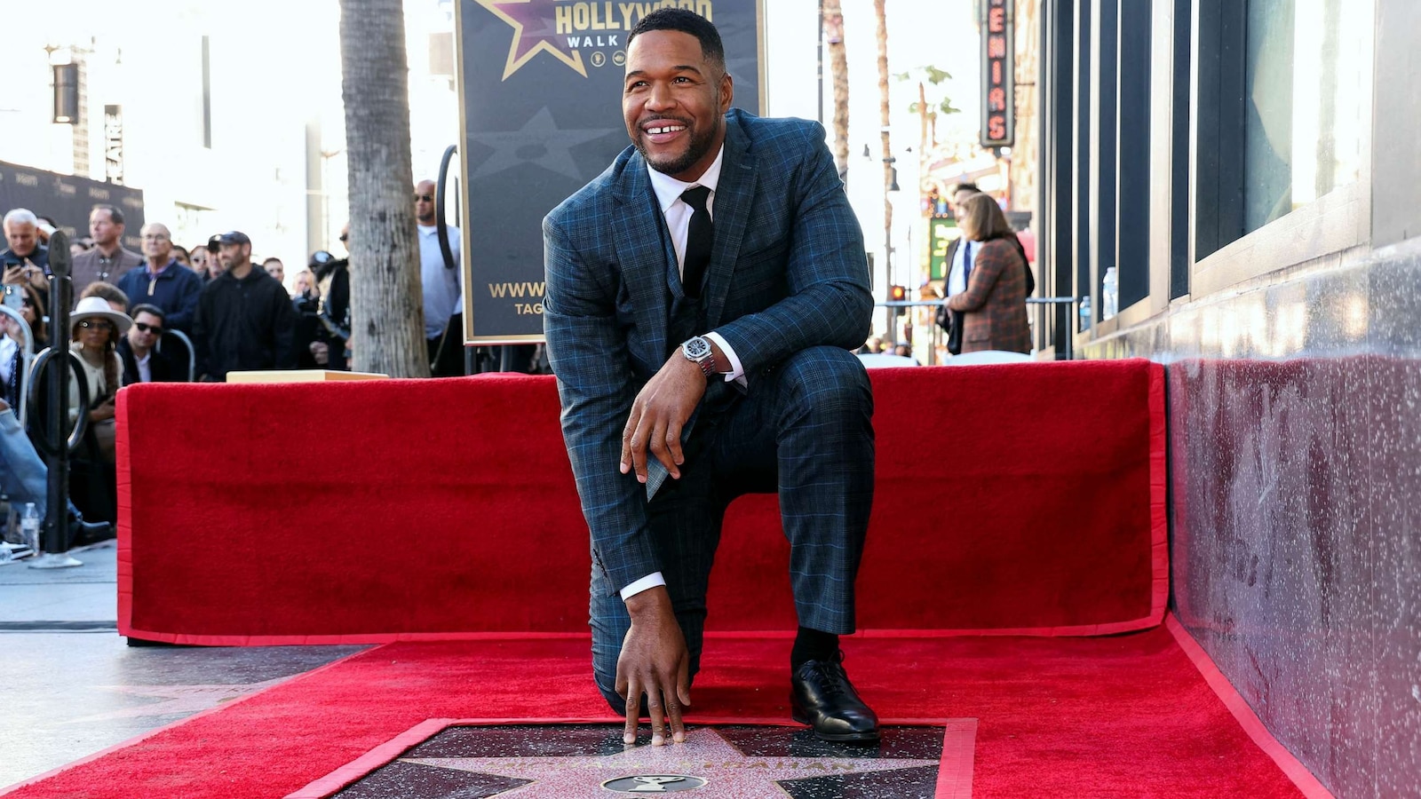 Michael Strahan receives Hollywood Walk of Fame star with mom by his side -  ABC News
