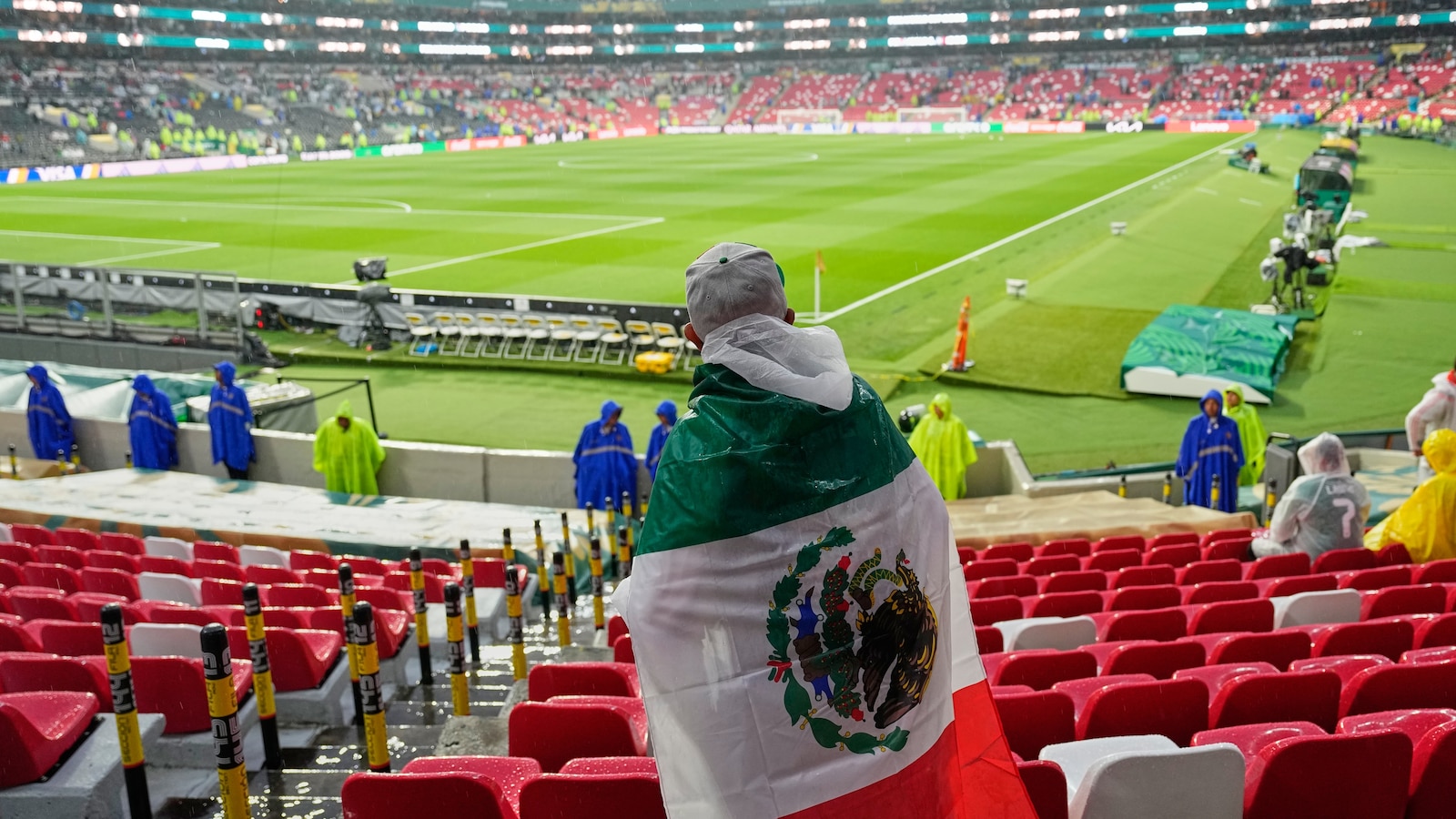 FIFA Discusses Earlier Kickoff for England-Mexico World Cup Match Due to Storm Risk