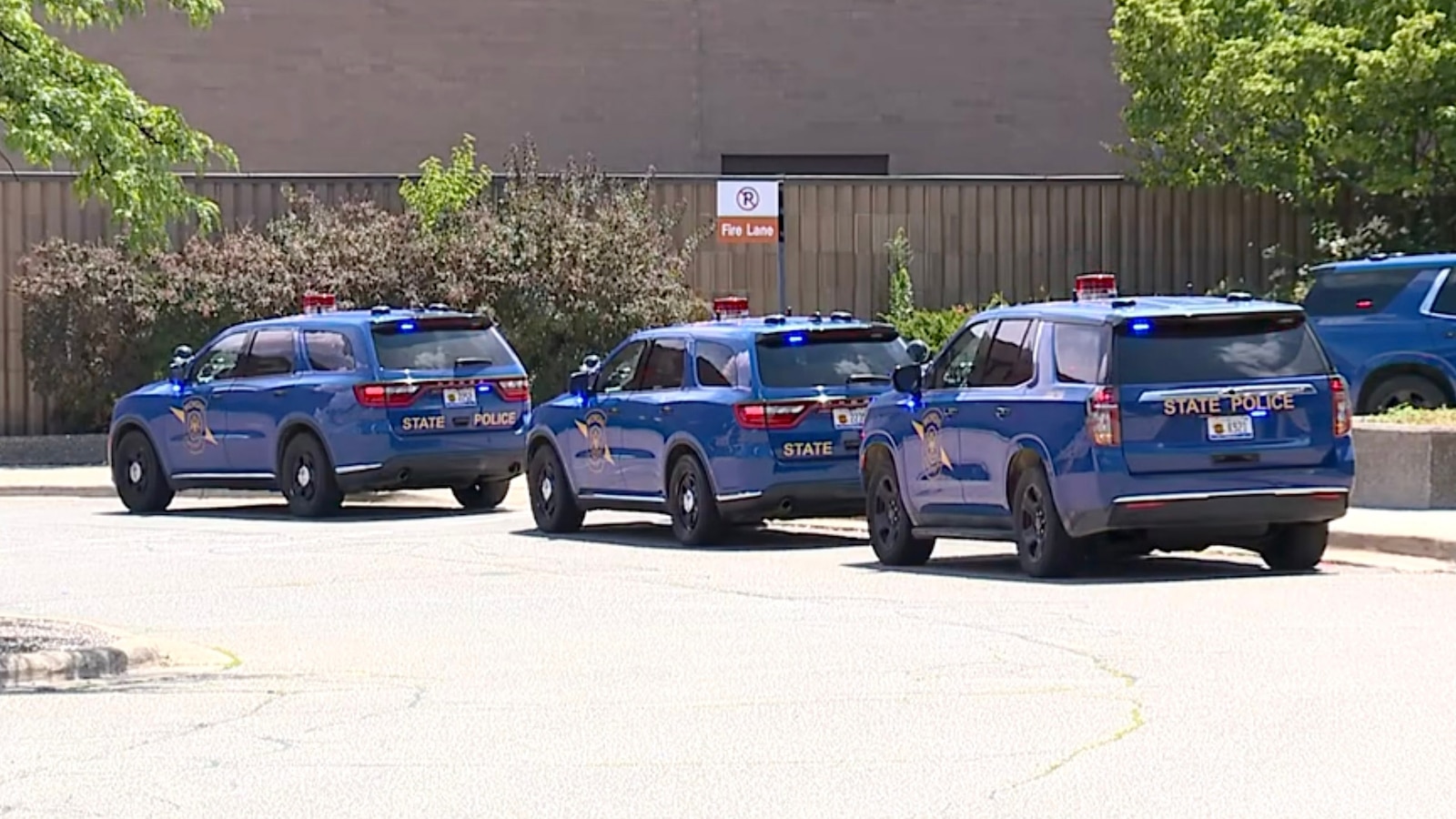 2 dead, 1 injured after shooting breaks out in Dearborn, Michigan, mall ...