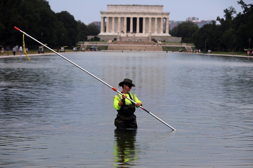 PHOTO: Lincoln Memorial Reflecting Pool