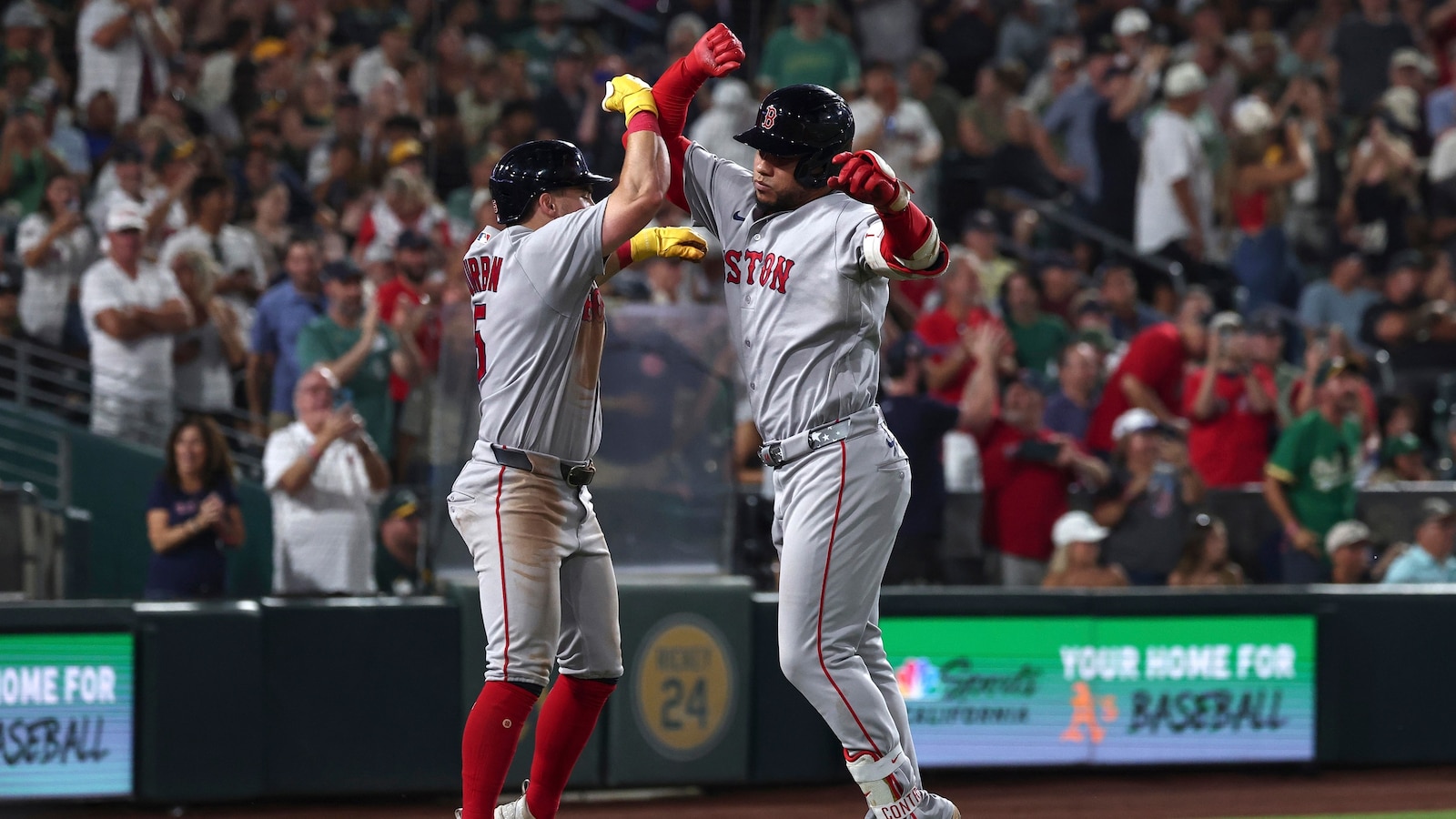 Red Sox hit back-to-back HRs in 8th to beat A's 5-4
