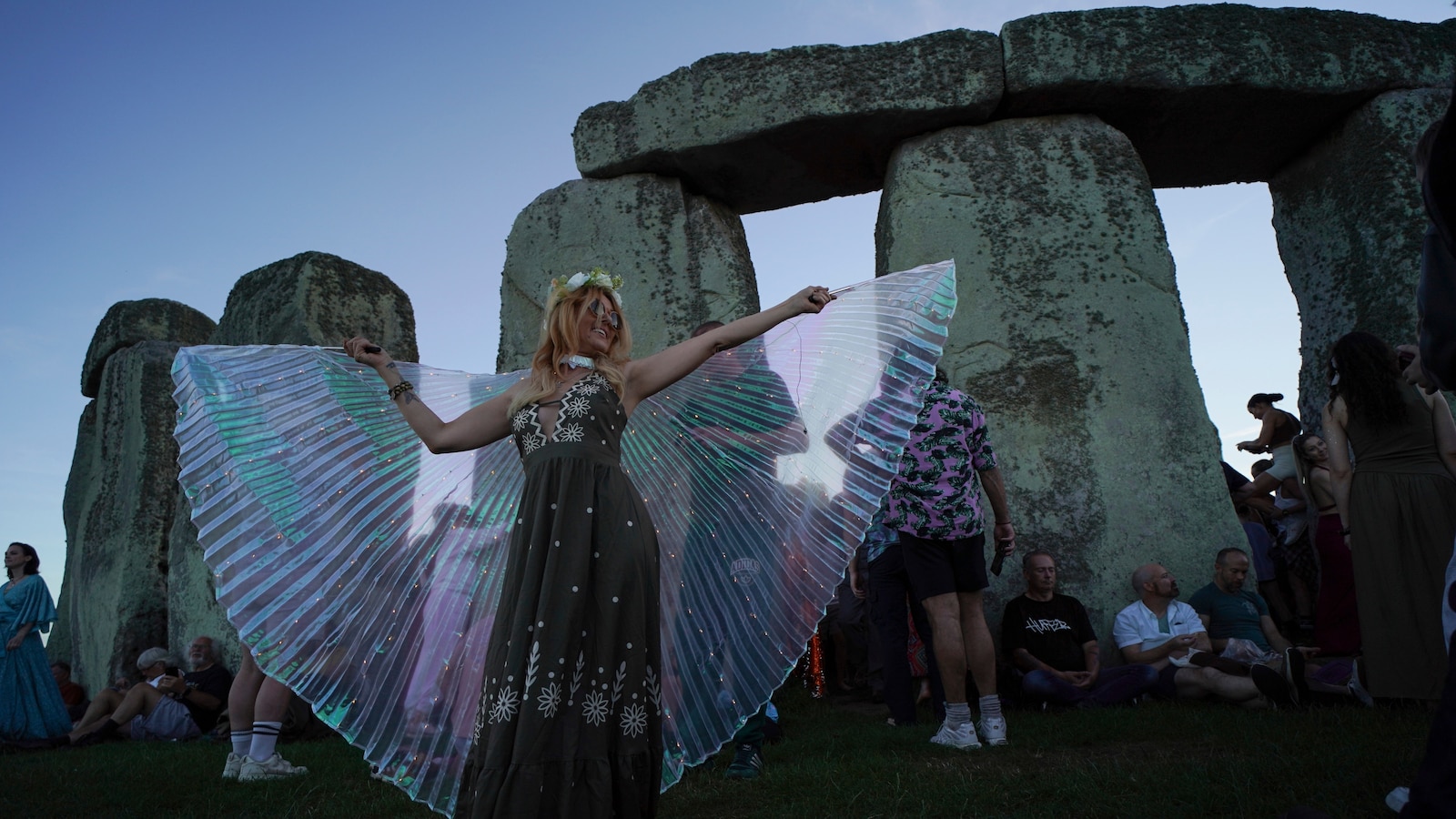 20,000 Gather at Stonehenge for Summer Solstice Sunrise Amid Heat Warning