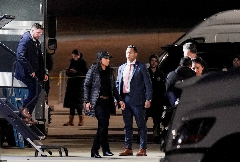 PHOTO: Tulsi Gabbard outside the Fulton County Election Hub and Operation Center after the Federal Bureau of Investigation (FBI) executed a search warrant there in relation to the 2020 election in Union City, Georgia, January 28, 2026.