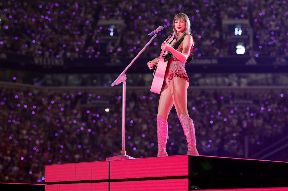 PHOTO: Taylor Swift performs onstage during  "Taylor Swift | The Eras Tour" at Veltins Arena on July 17, 2024 in Gelsenkirchen, Germany. 