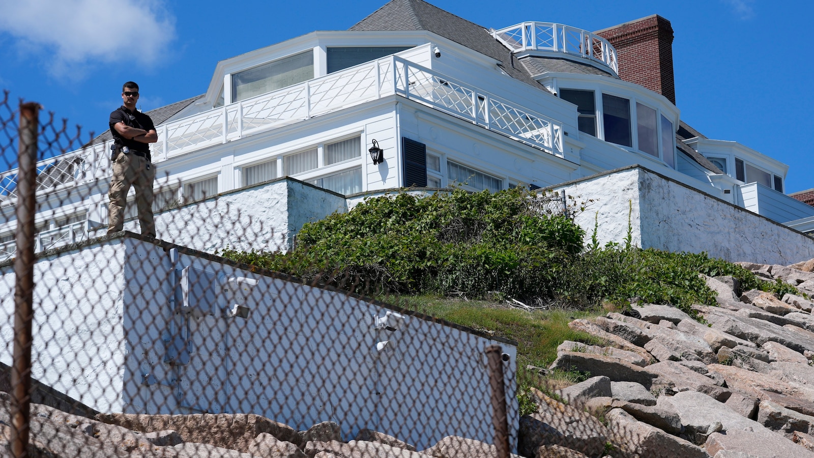  In Taylor Swifts beach town, every clue becomes a wedding rumor