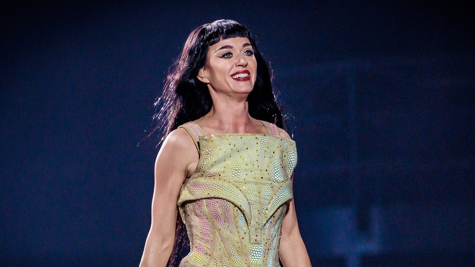 Katy Perry, Justin Trudeau pose for photo with former Japanese prime minister, wife