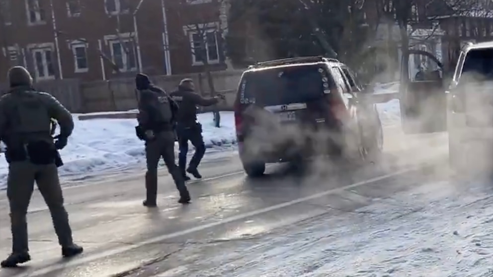 Minneapolis ICE shooting: A minute-by-minute timeline of how Renee Nicole  Good died - ABC News