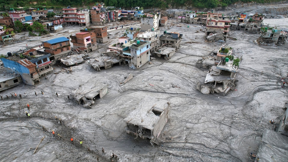 Hundreds dead as over 3,000 remain missing in massive Nepal-Tibet flood