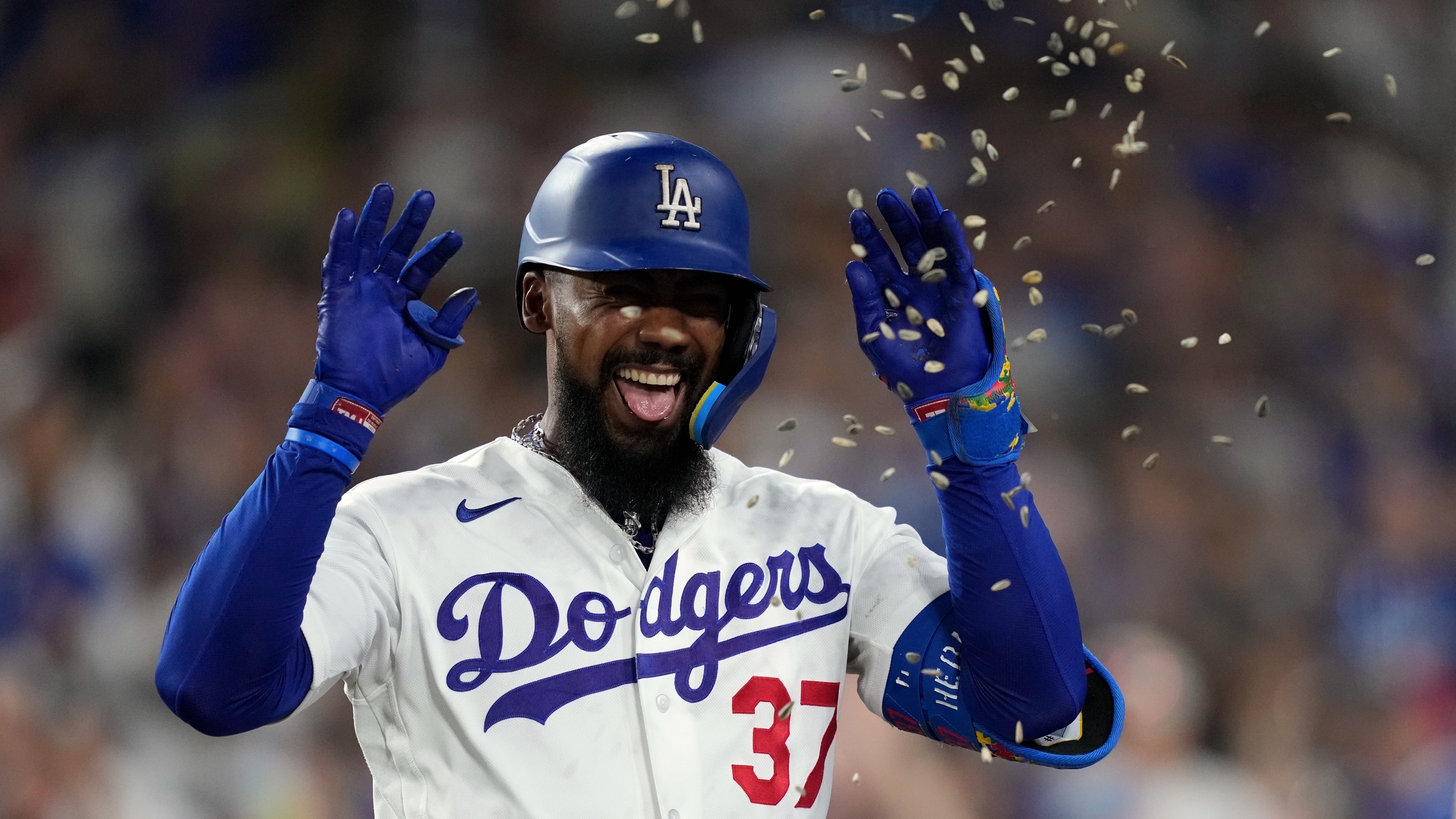 Hernández's 3-run homer and Sheehan's 10 Ks power Dodgers past