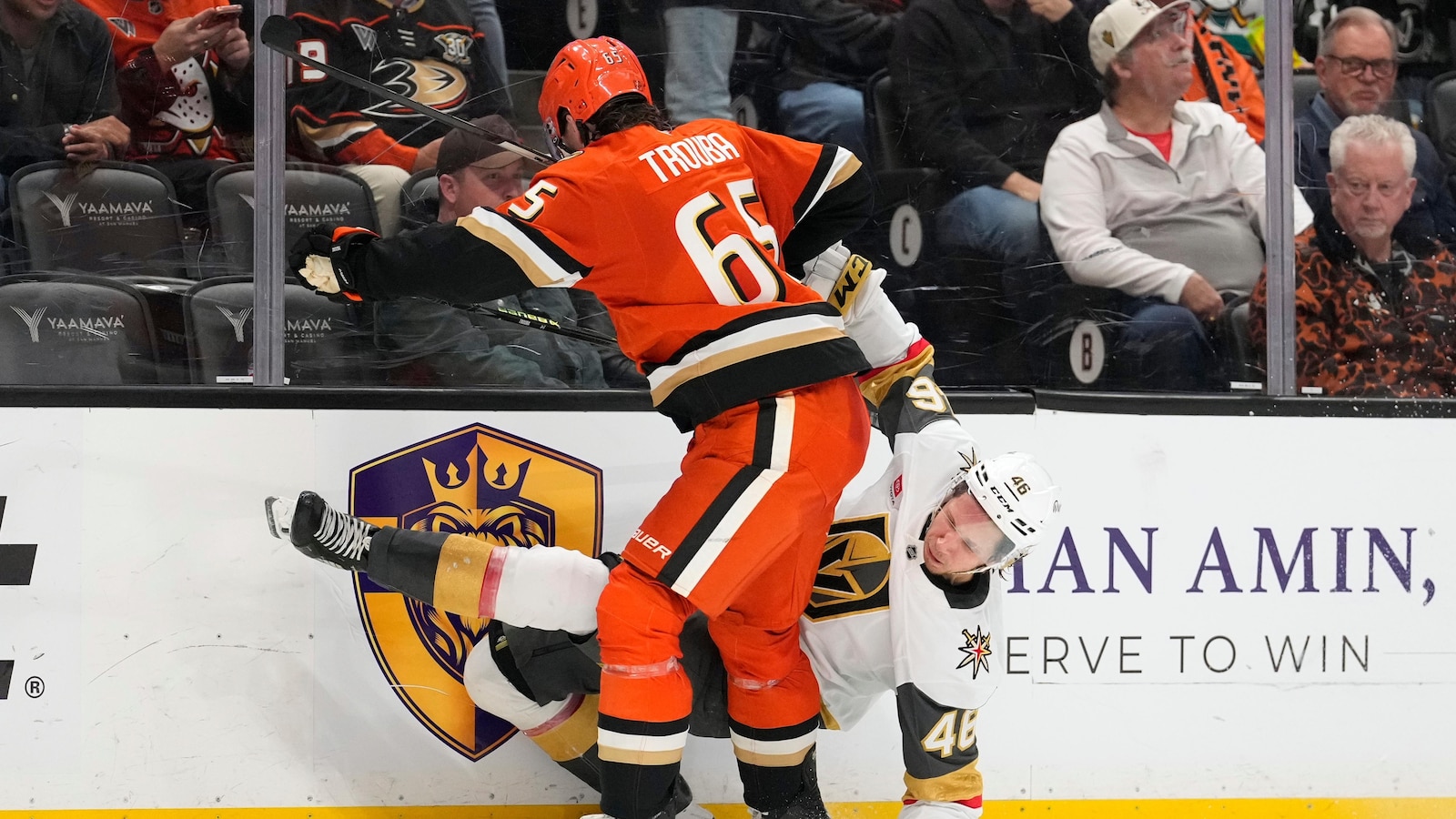 Chris Kreider scores 2 goals, Ducks beat slumping Golden Knights 4-3 to sweep season series