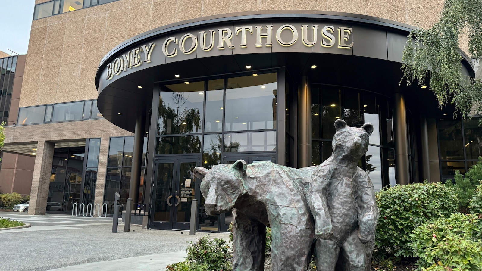 アラスカ州最高裁判所は、中絶のケアは州内で行われるべきであるとの判決を下すかどうか検討中