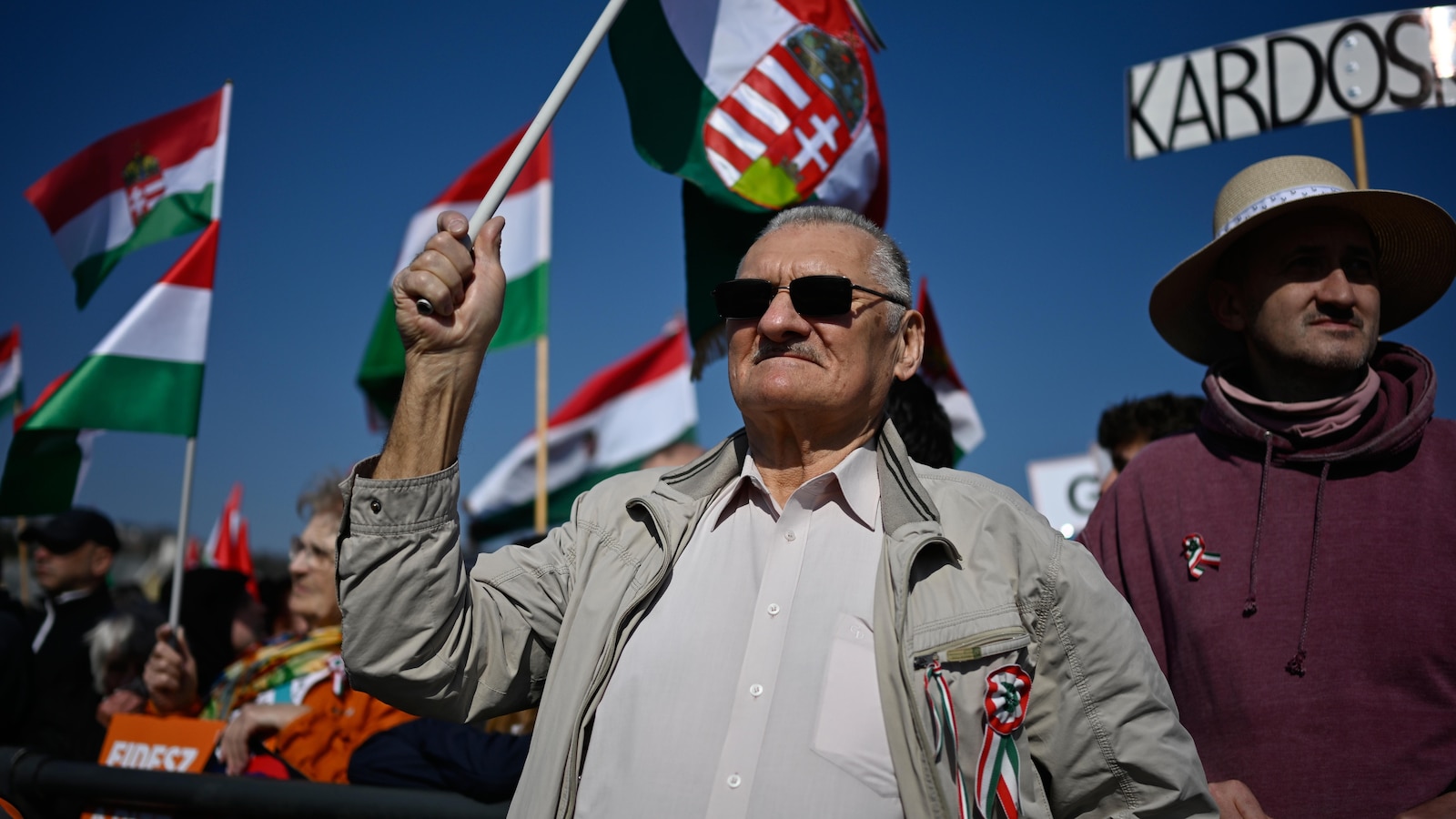 ودعا أوربان ومنافسه ماجيار إلى مسيرات متنافسة في استعراض للقوة قبل انتخابات المجر في أبريل.