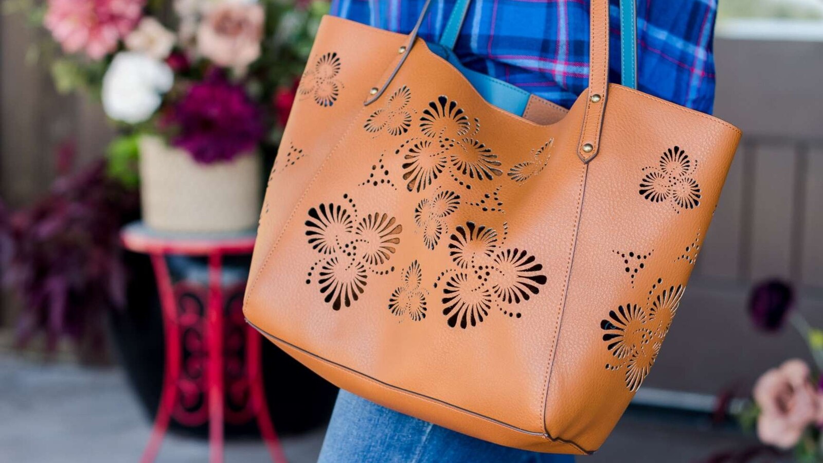 THE PIONEER WOMAN HEADS INTO FALL WITH NEW ACCESSORIES AND OUTERWEAR COLLECTION EXCLUSIVELY AT WALMART