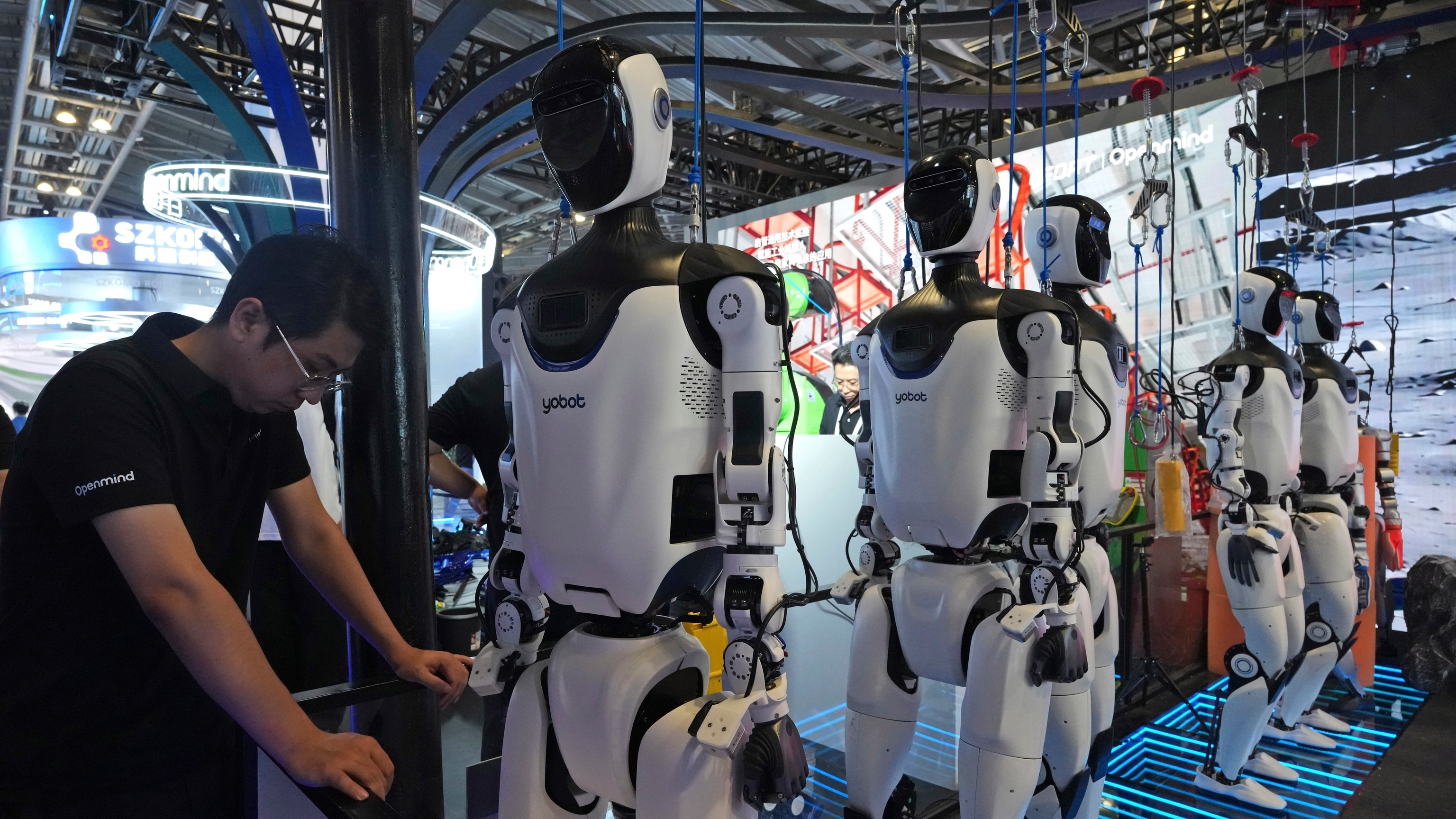 Advanced Chinese humanoid robots blocked by FCC