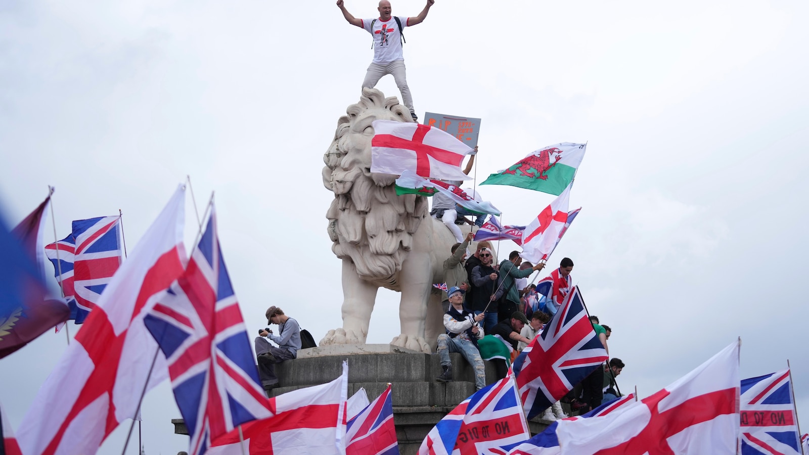 UK PM Condemns Elon Musk's Incendiary Remarks at London Anti-Immigration Protest