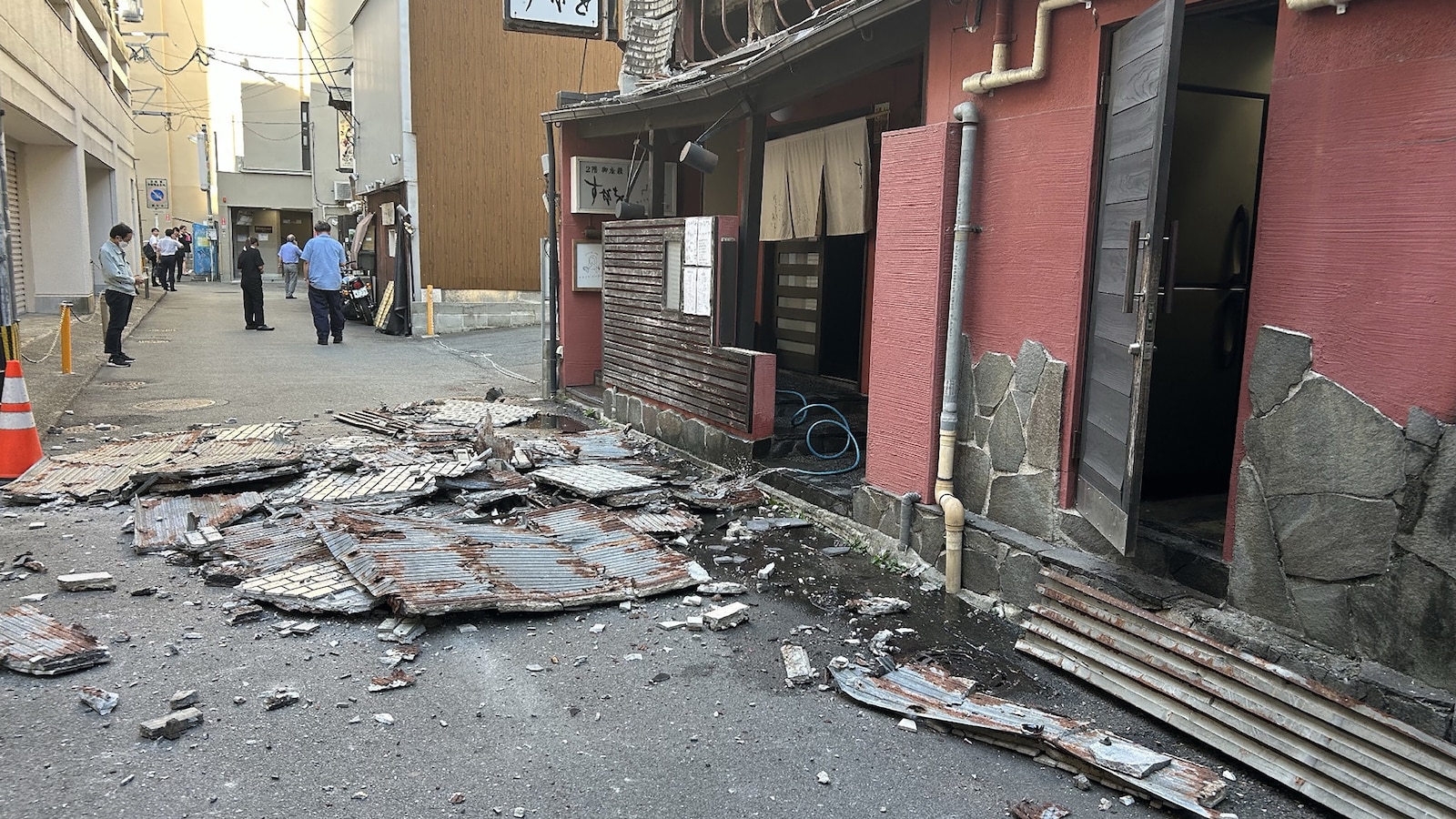 A magnitude 7.1 earthquake rocked southern Japan on Tuesday, prompting the Japan Meteorological Agency to issue a tsunami advisory for the coasts of the Ariake 
