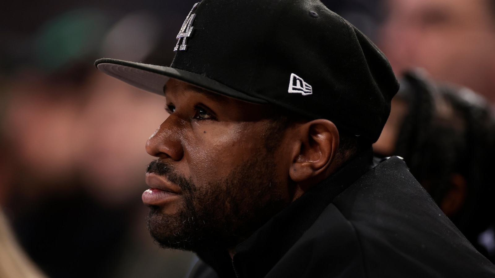 Unbeaten Floyd Mayweather says he will return to pro boxing 9 years after retirement