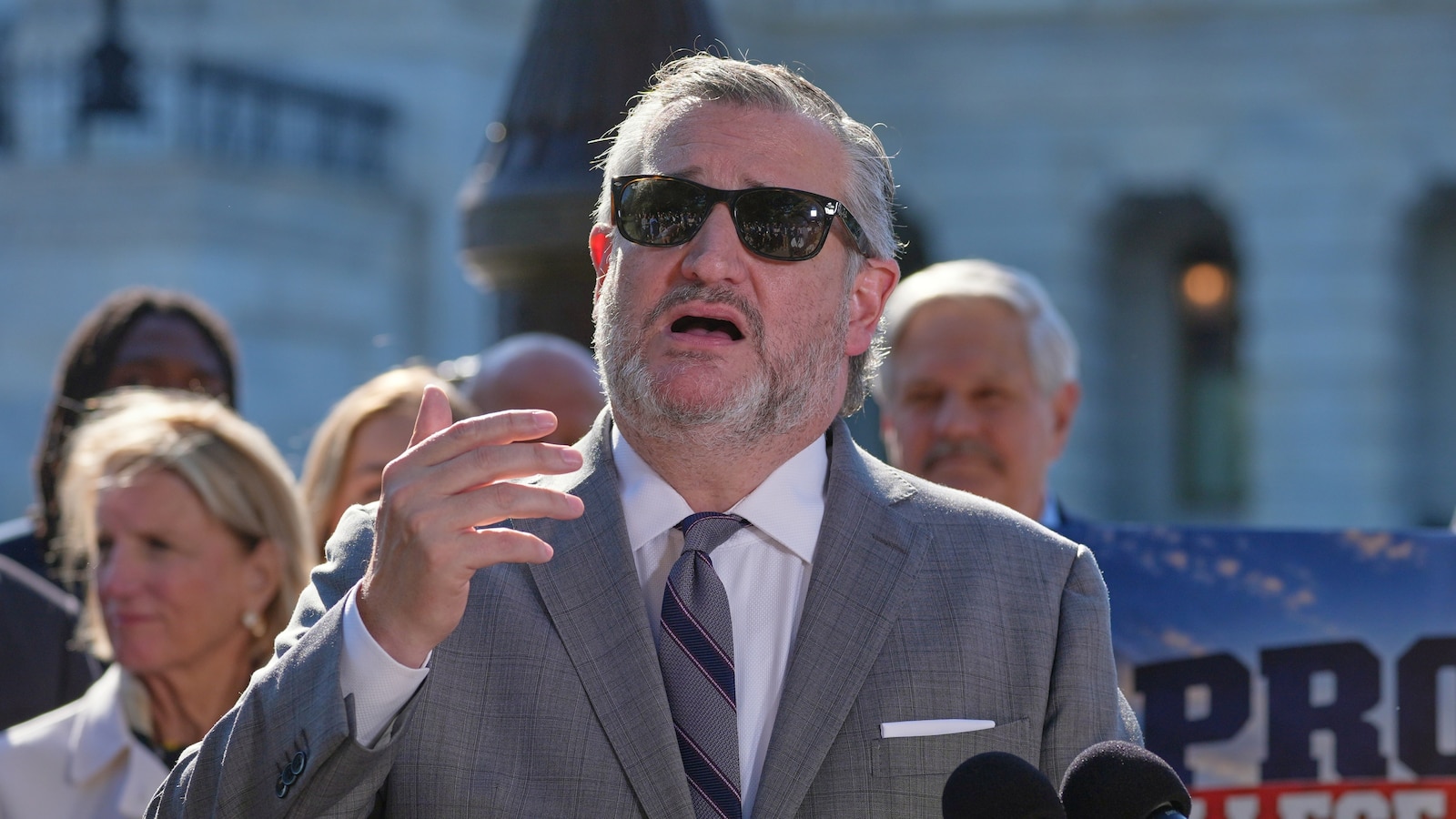 College sports bill clears first major hurdle in the Senate College sports bill clears first major hurdle in the Senate