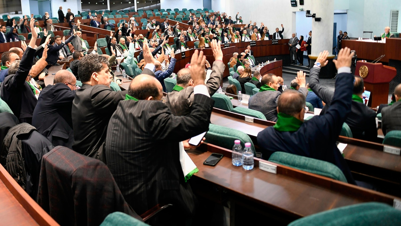 Алжирските законодатели обявиха колонизацията на Франция за престъпление изисквайки реституция