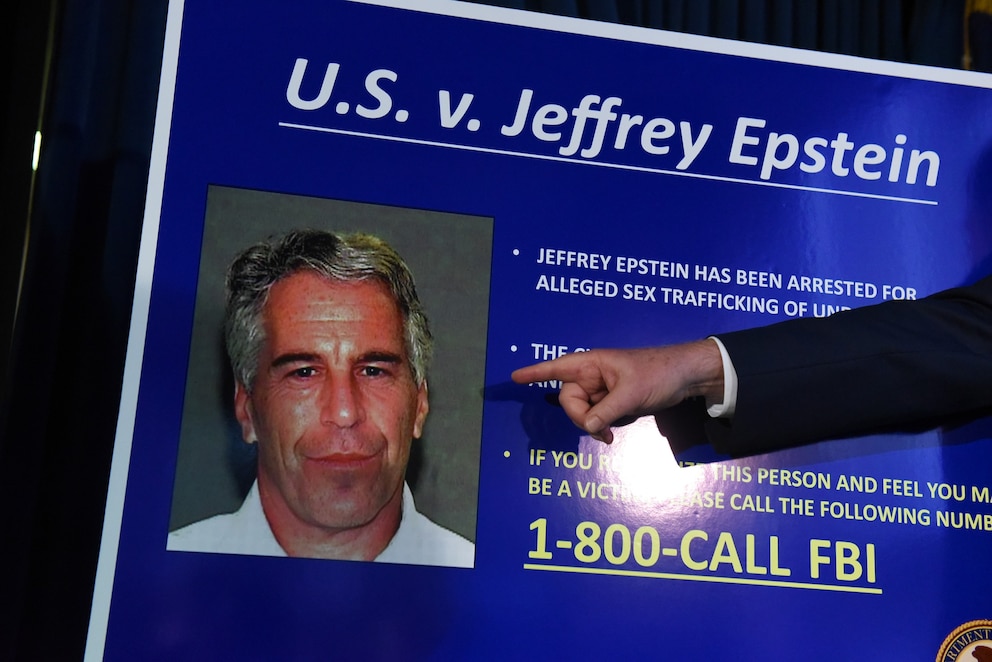 PHOTO: Jeffrey Epstein Appears In Manhattan Federal Court On Sex Trafficking Charges