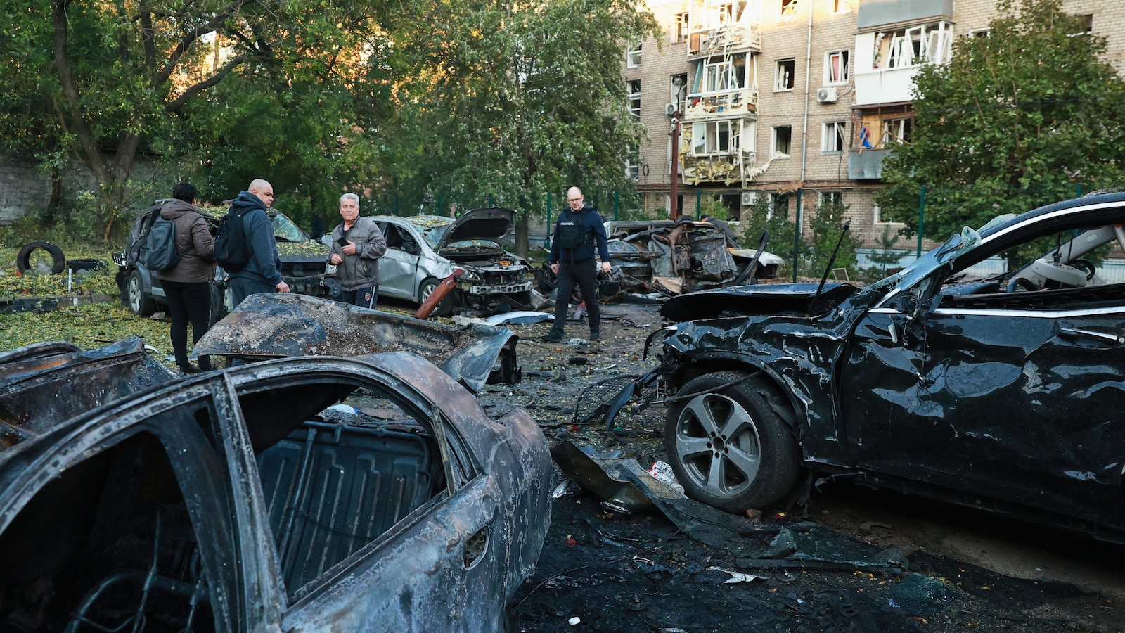 Руските удари убиха 2 в Украйна, докато Киев се бори да противодейства на руските атаки