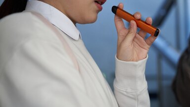 FDA head warns of illegal vaping products from China