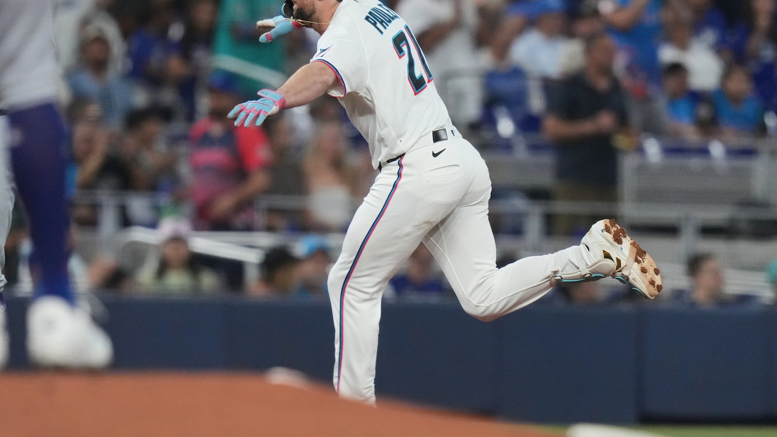 Graham Pauley hits 2-run homer to help Marlins beat Dodgers 4-3 and snap 4-game skid