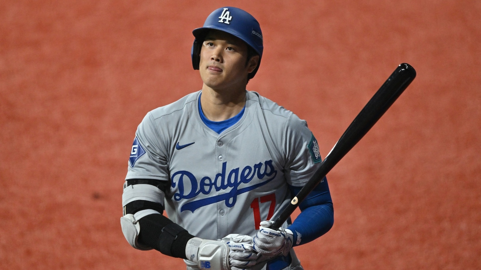 Dodgers outfielder reaches 300 career home runs, cleared to pitch Friday