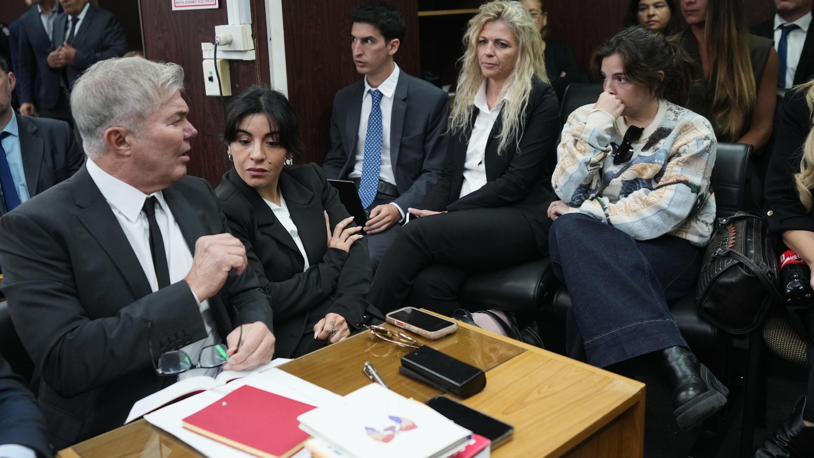 تستأنف محاكمة جديدة بشأن وفاة دييجو مارادونا في الأرجنتين ضد 7 من المتخصصين في الرعاية الصحية تستأنف محاكمة جديدة بشأن وفاة دييجو مارادونا في الأرجنتين ضد 7 من المتخصصين في الرعاية الصحية