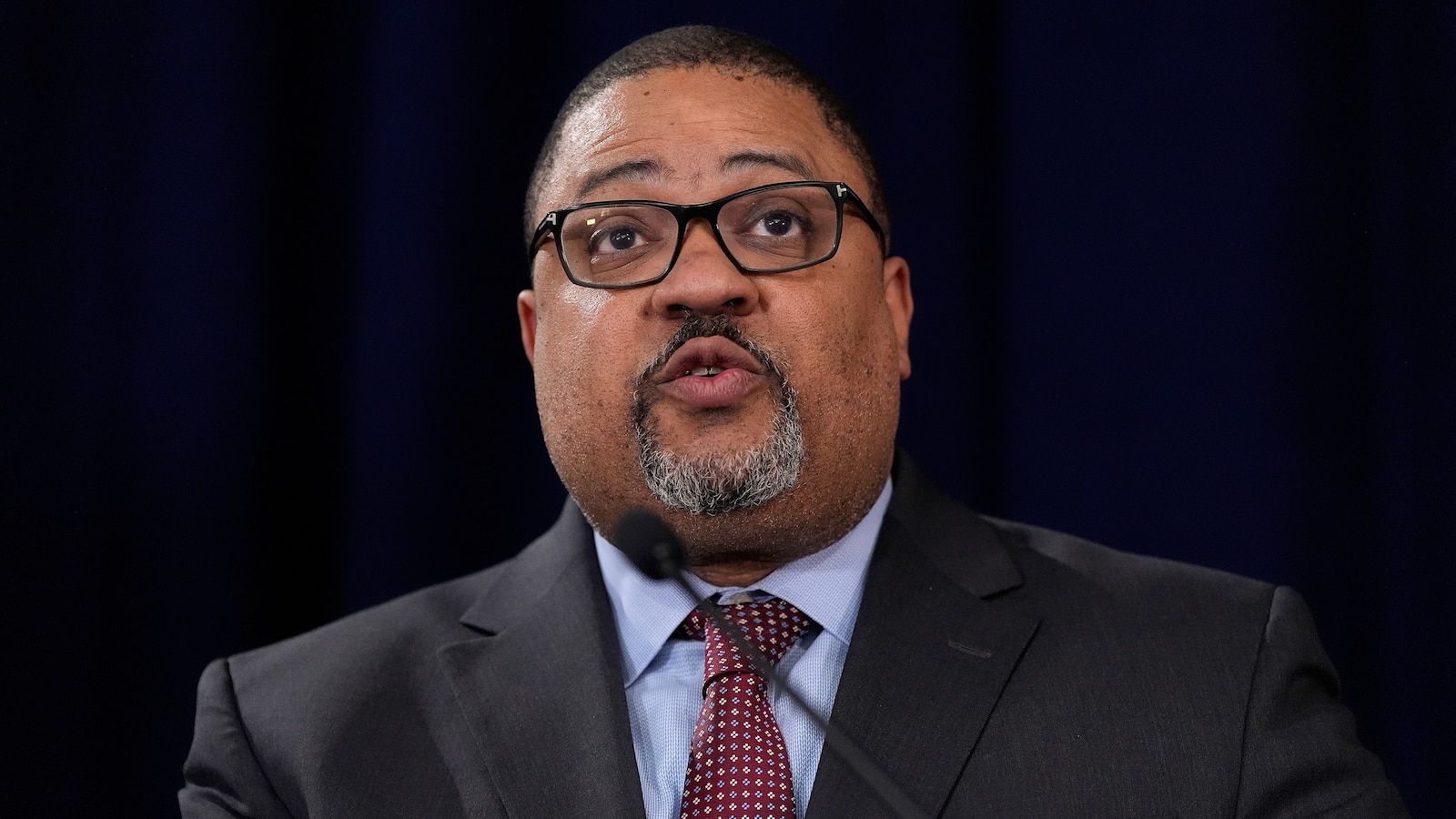 Facebook to remove imposter accounts tied to immigration scams, DA's office says