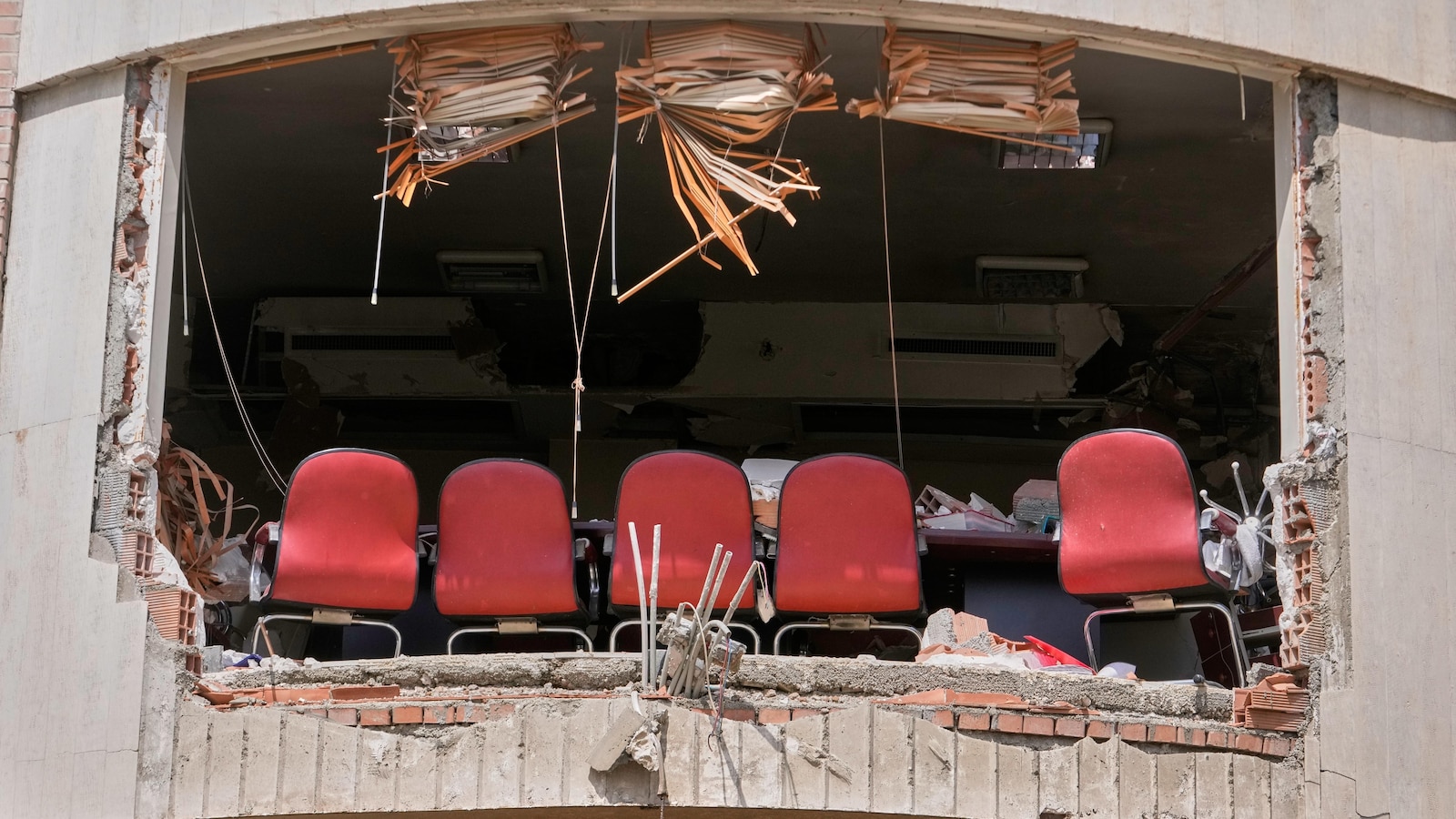 Trump gives Iran 48 hours to open Strait of Hormuz as search continues for missing US pilot