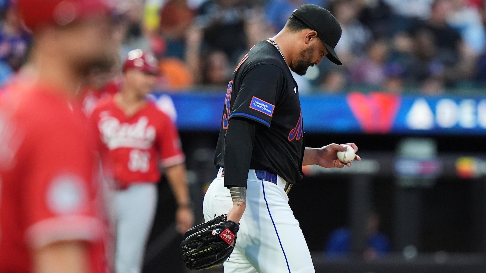 Reds Hit Four Home Runs, Win 8-4 Over Mets in Post-Break Opener