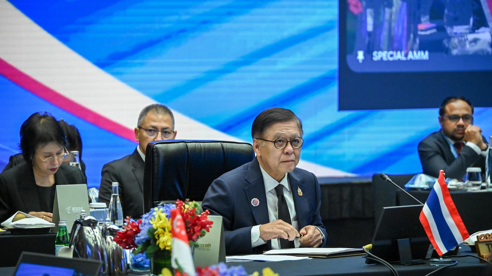 Върхови дипломати от Тайланд и Камбоджа започнаха преговори в Китай