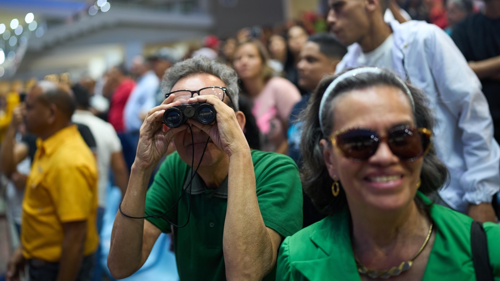 Silk Eyes се състезава покрай Mr Thunder на върха на