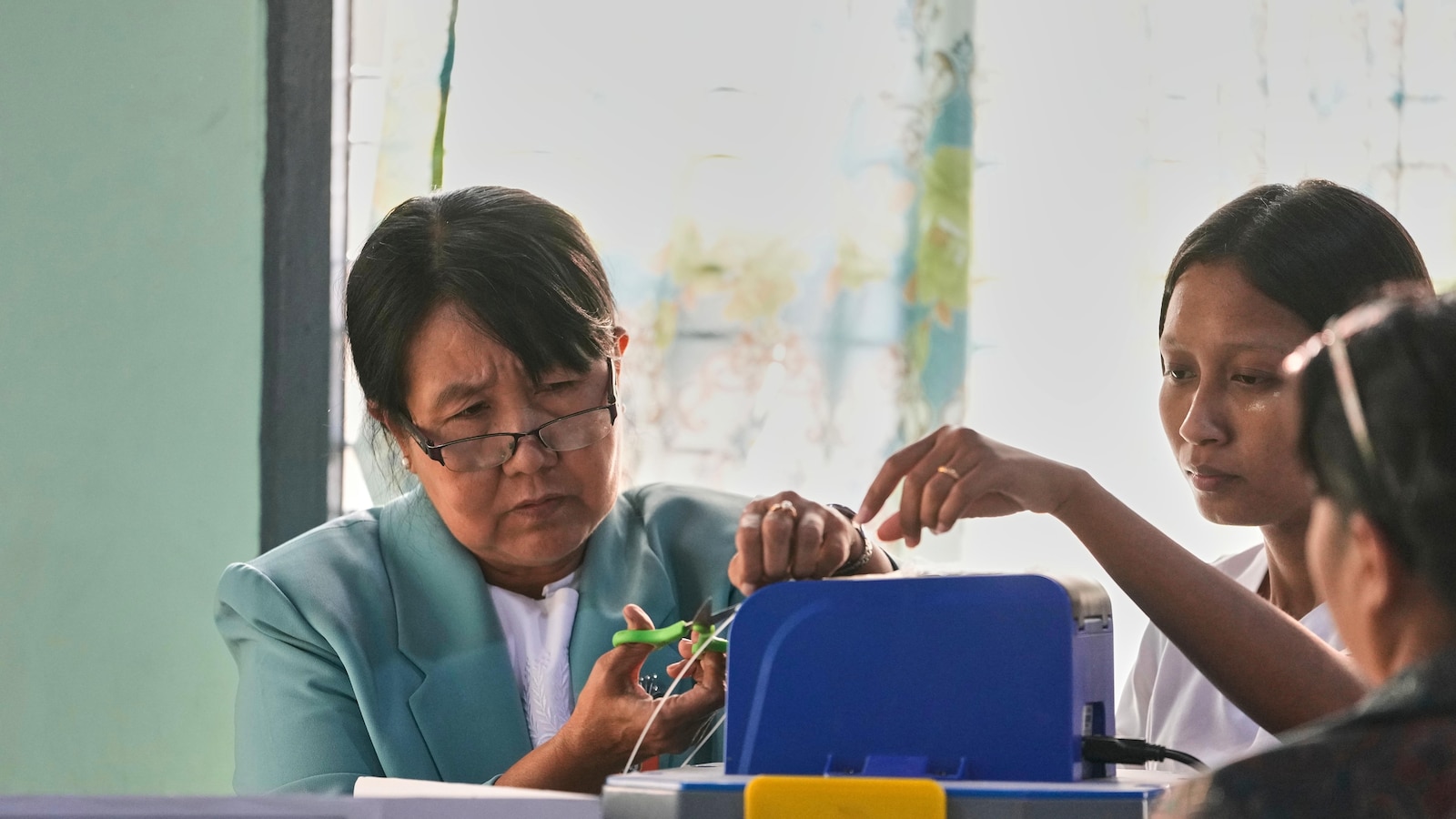 Подкрепена от военните партия си осигури победа на изборите в Мианмар с изключение на опозицията