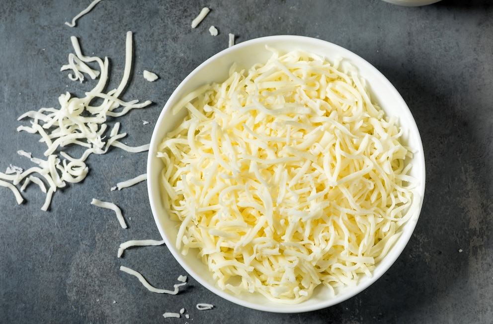PHOTO: shredded mozzarella cheese in a bowl