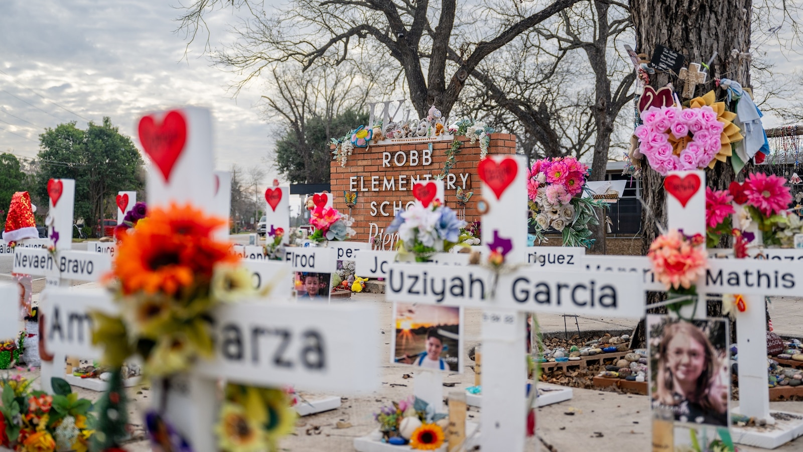Uvalde jurors see graphic photos from classroom where students were killed