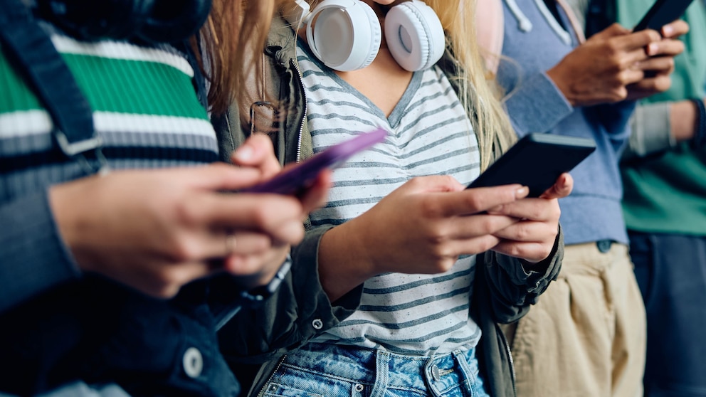 Opening arguments begin in landmark social media addiction trial