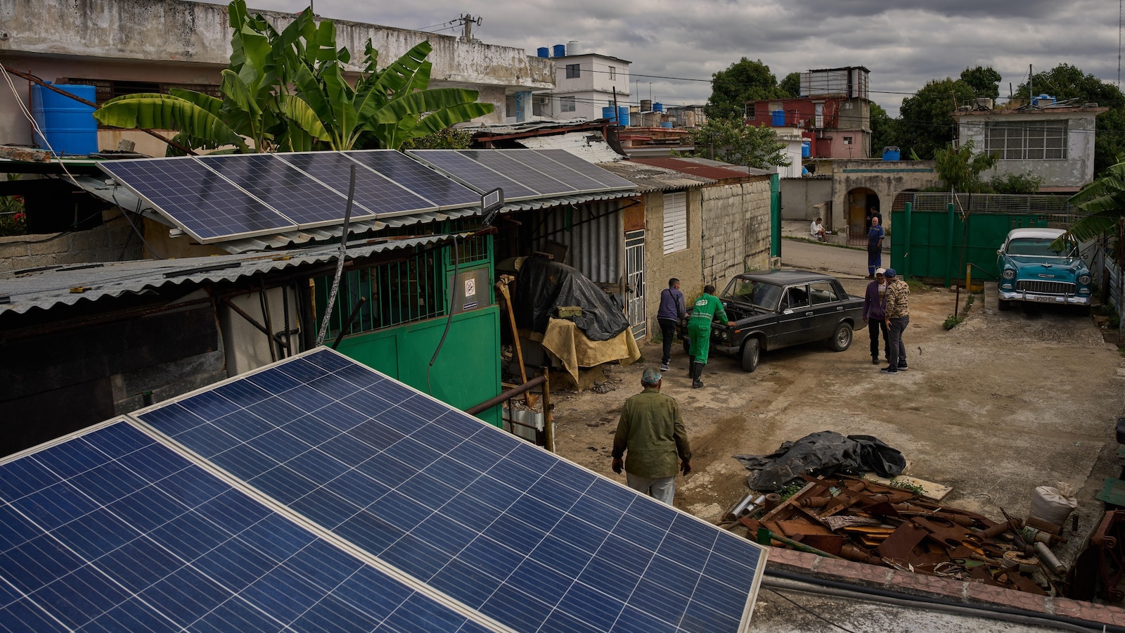 Кубинците се борят да оцелеят, докато напрежението на САЩ на острова се затяга в натиска за сваляне на правителството