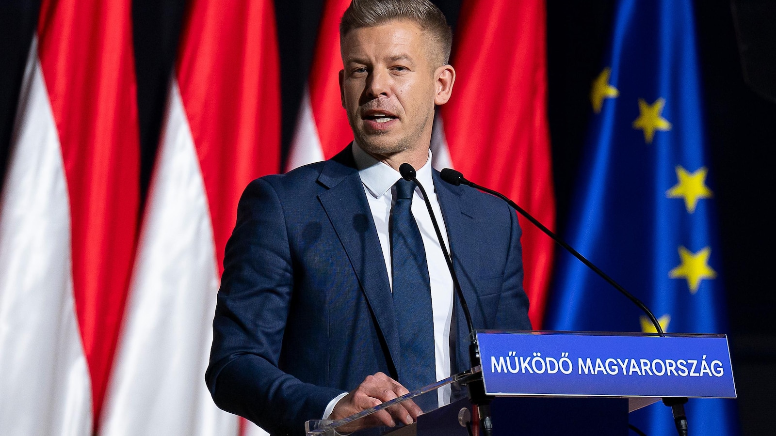 Унгарският опозиционен лидер Magyar обещава да върне Унгария към Запада при стартирането на кампанията