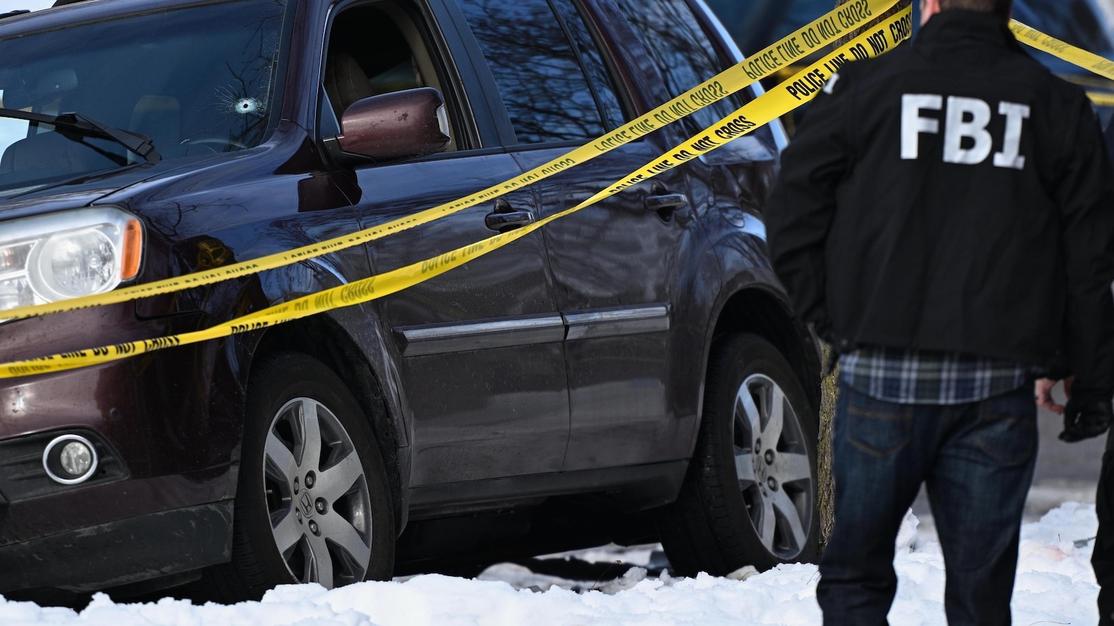 Minneapolis shooting by ICE agent brings debate over police force and moving vehicles back in focus  abcnews.go.com