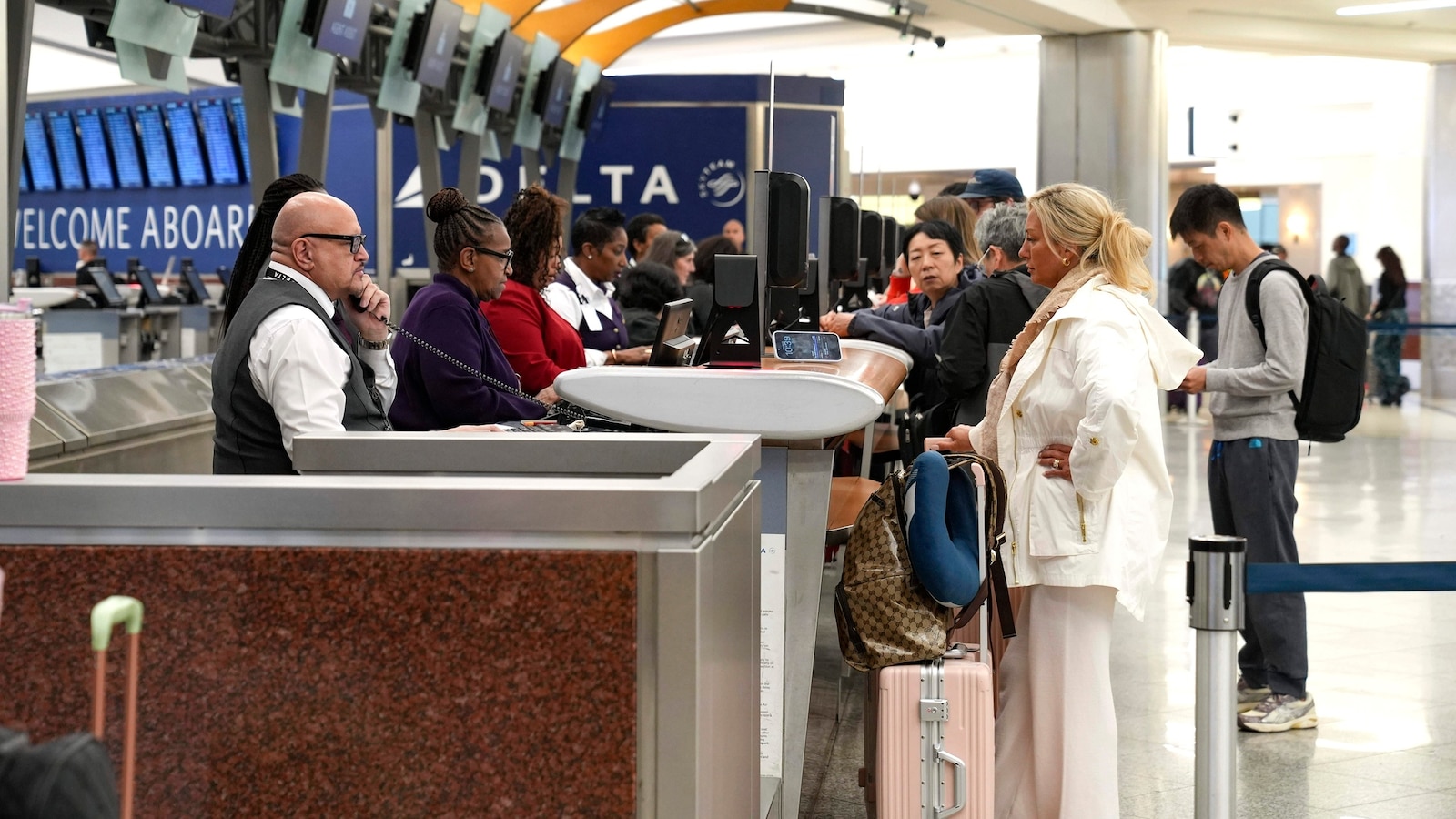 Delta Air Lines suspends specialty services for members of Congress amid shutdown