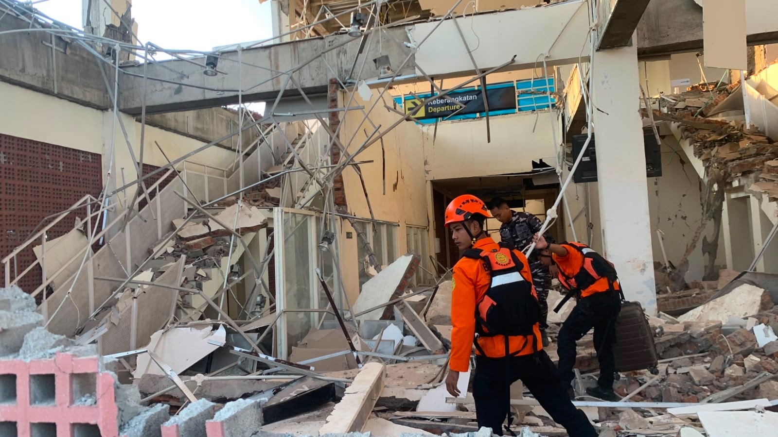 Rescuers dig through rubble and landslides after Indonesia quake kills 47
